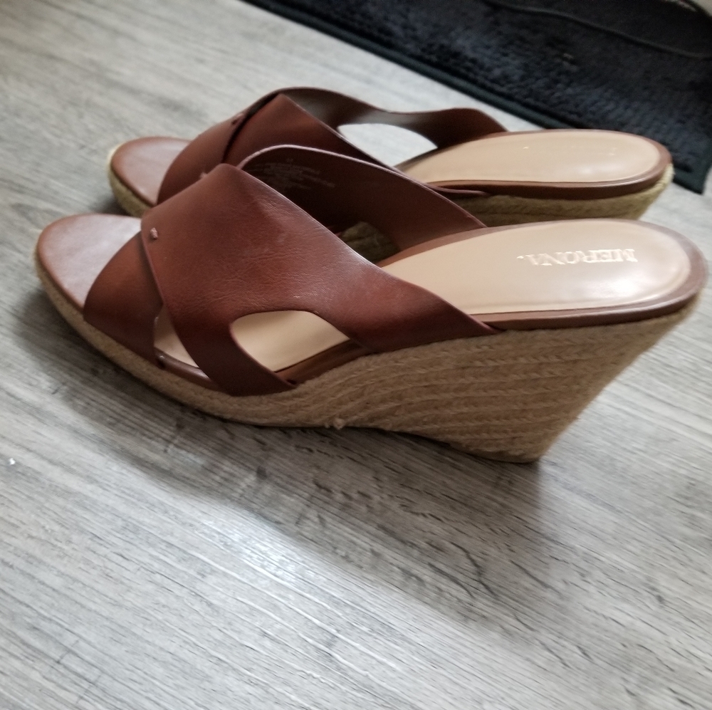 SHOE'S - Picture 5 of 8